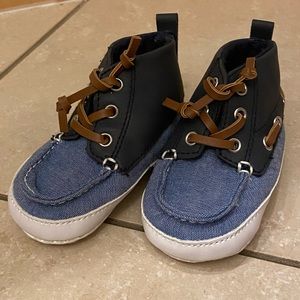nautical style GAP boy’s shoe // size 6-12 months